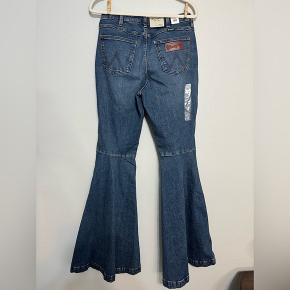 Wrangler Retro Bailey High Rise Flare Jean in Paige Wash - 1011MPFKP - Picture 4 of 7